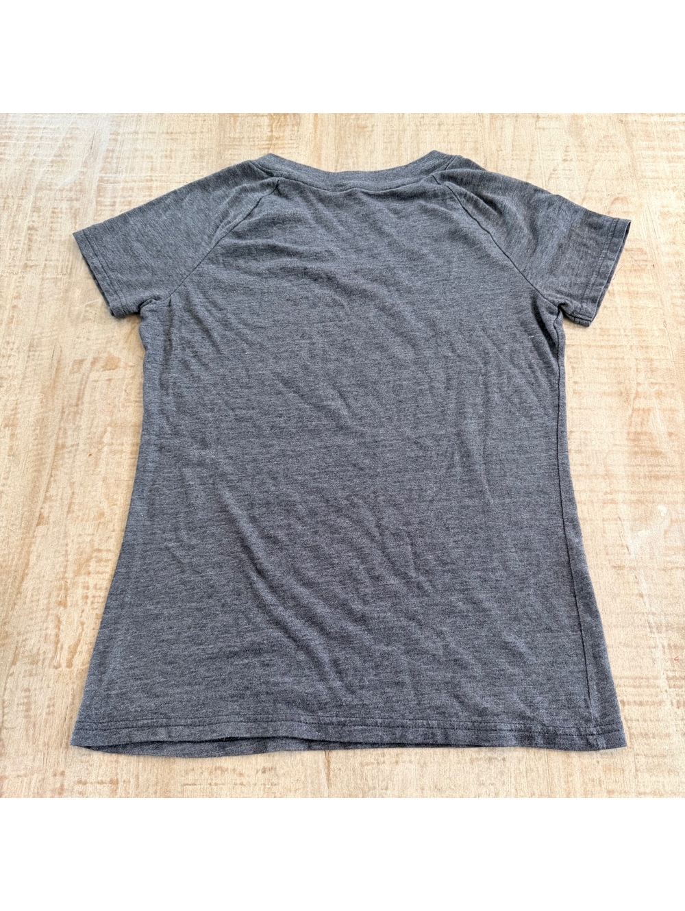 Oklahoma City Thunder OKC Adidas Women’s L Gray V-Neck T-Shirt NBA Basketball - Picture 4 of 4